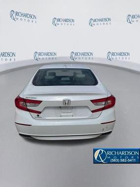 Platinum White Pearl 2018 Honda Accord EX-L
