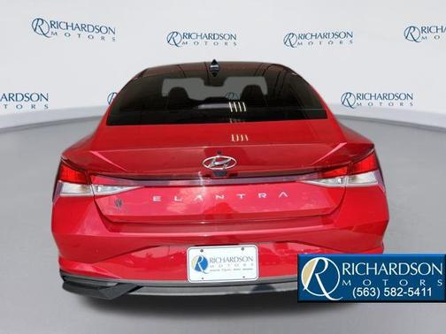2022 Hyundai ELANTRA SE