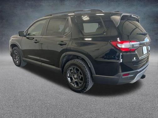 Crystal Black Pearl 2025 Honda Pilot TrailSport