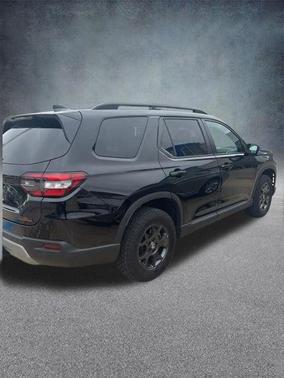 Crystal Black Pearl 2025 Honda Pilot TrailSport