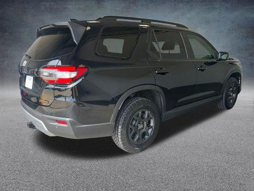 Crystal Black Pearl 2025 Honda Pilot TrailSport