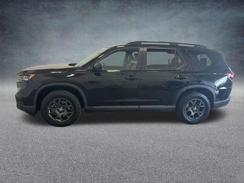 Crystal Black Pearl 2025 Honda Pilot TrailSport