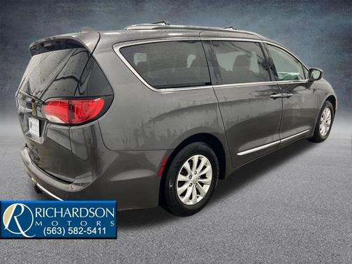 2018 Chrysler Pacifica Touring-L