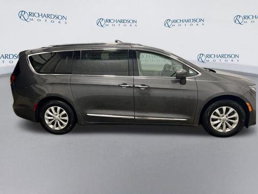 2018 Chrysler Pacifica Touring-L