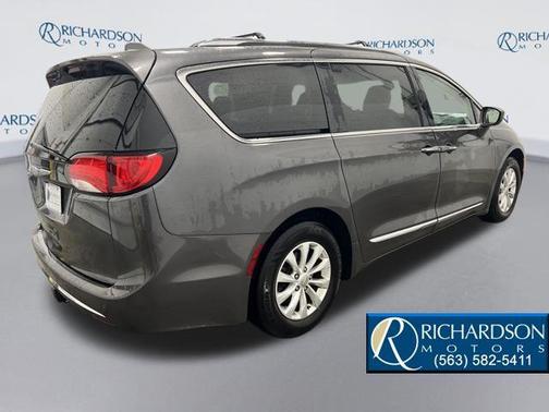 2018 Chrysler Pacifica Touring-L