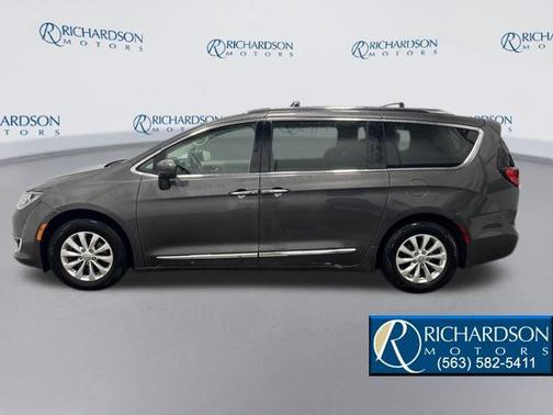 2018 Chrysler Pacifica Touring-L