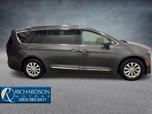 2018 Chrysler Pacifica Touring-L