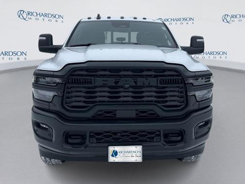 Bright White Clearcoat 2026 RAM 2500 Tradesman Crew Cab 4x4 6'4' Box