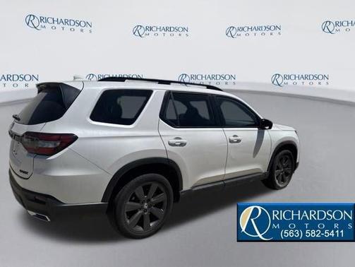Platinum White Pearl 2023 Honda Pilot AWD Sport