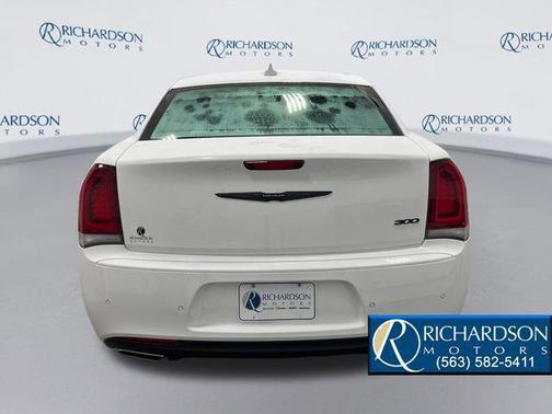 2023 Chrysler 300 Touring