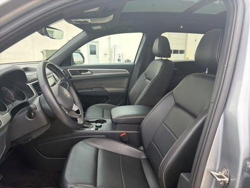 Pyrite Silver 2021 Volkswagen Atlas Cross Sport 3.6L V6 SE w/Technology