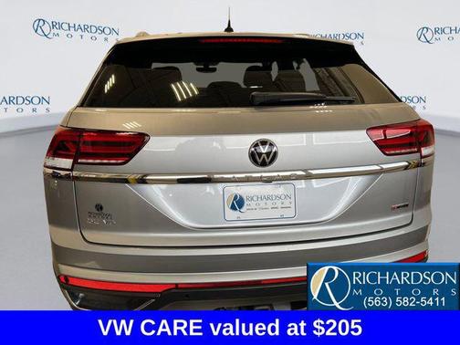 Pyrite Silver 2021 Volkswagen Atlas Cross Sport 3.6L V6 SE w/Technology