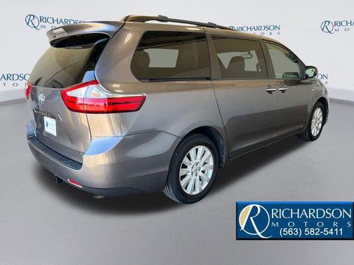 2017 Toyota Sienna XLE