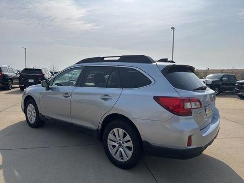 Ice Silver Metallic 2017 Subaru Outback 2.5i Premium