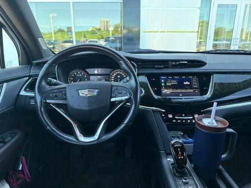 Crystal White Tricoat 2021 Cadillac XT6 Premium Luxury AWD