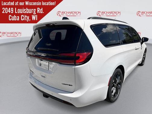 Bright White Clearcoat 2027 Chrysler Pacifica Limited