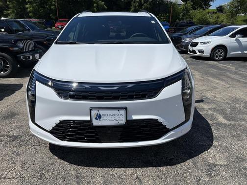 Bright White Clearcoat 2027 Chrysler Pacifica Limited