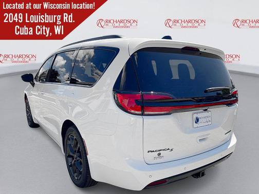 Bright White Clearcoat 2027 Chrysler Pacifica Limited