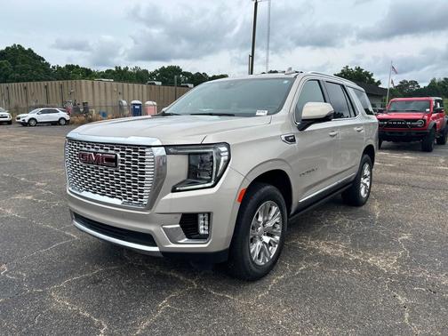 Pearl Beige Metallic 2022 GMC Yukon Denali