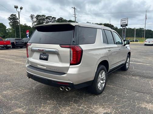 Pearl Beige Metallic 2022 GMC Yukon Denali
