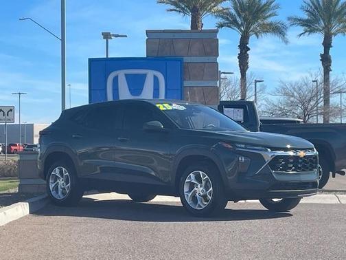 2025 Chevrolet Trax LS