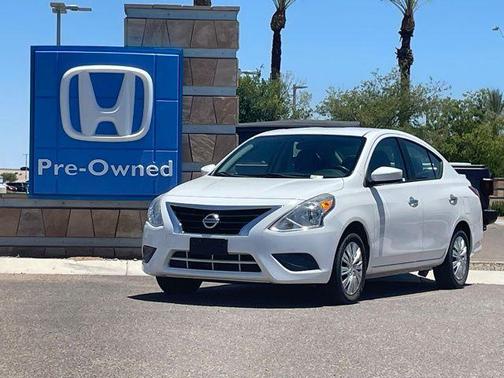 Cloud White 2016 Nissan Versa 1.6 SV