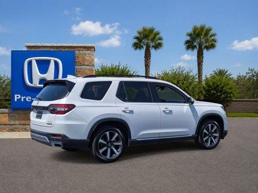 Platinum White 2023 Honda Pilot Touring