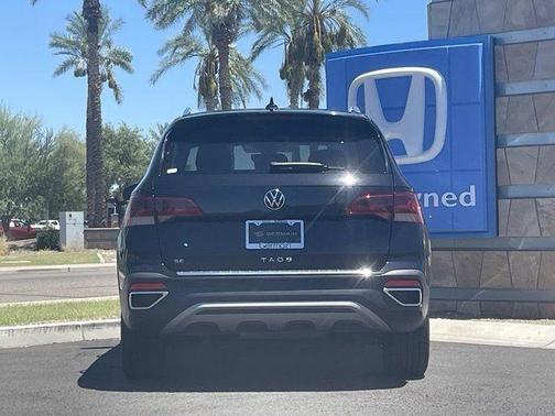Deep Black Pearl Effect 2023 Volkswagen Taos 1.5T SE