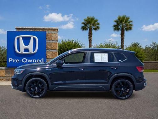 Deep Black Pearl Effect 2023 Volkswagen Taos 1.5T SE
