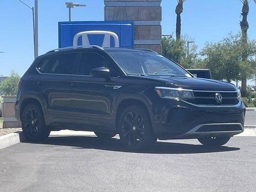 Deep Black Pearl Effect 2023 Volkswagen Taos 1.5T SE