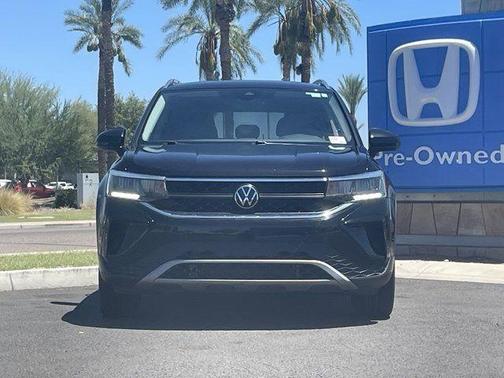 Deep Black Pearl Effect 2023 Volkswagen Taos 1.5T SE