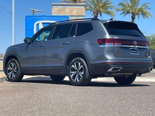 Platinum Gray Metallic 2025 Volkswagen Atlas 2.0T SE
