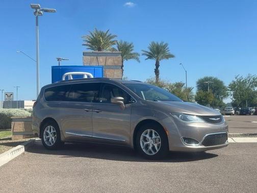 2017 Chrysler Pacifica Touring-L Plus