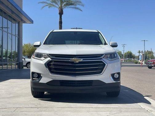 Iridescent Pearl Tricoat 2018 Chevrolet Traverse LT Cloth