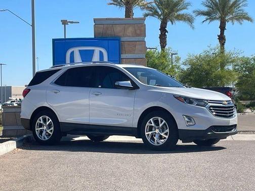 Iridescent Pearl Tricoat 2021 Chevrolet Equinox Premier