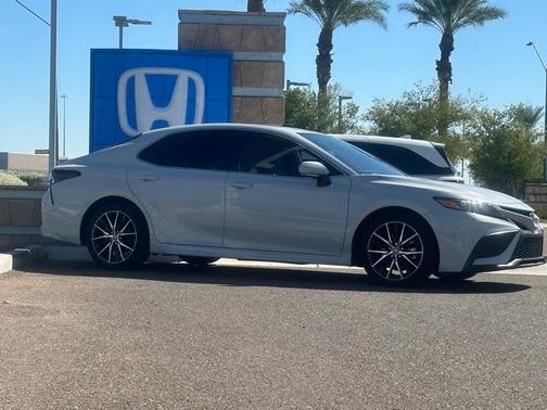 2023 Toyota Camry Hybrid SE
