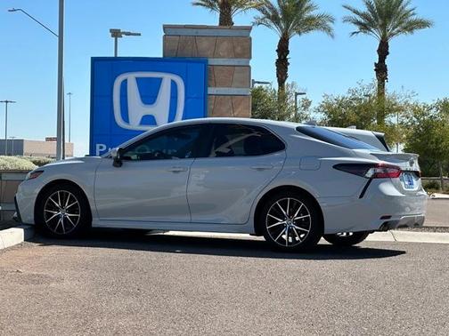 2023 Toyota Camry Hybrid SE