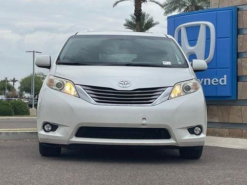 2016 Toyota Sienna XLE