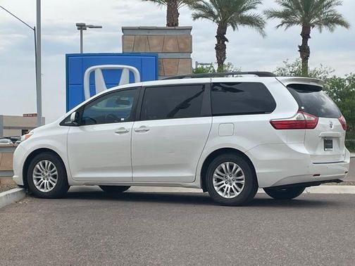 2016 Toyota Sienna XLE