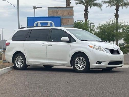 2016 Toyota Sienna XLE