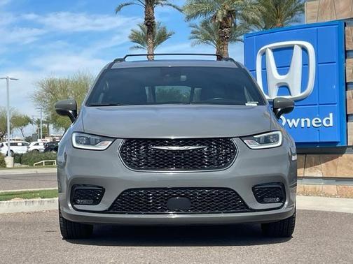 2023 Chrysler Pacifica Touring-L