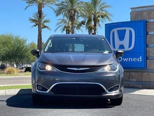 Granite Crystal Clearcoat Metallic 2018 Chrysler Pacifica Touring Plus