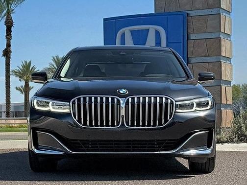 2022 BMW 740 i