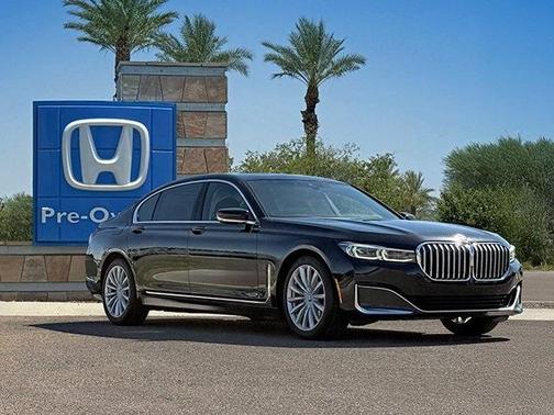 2022 BMW 740 i