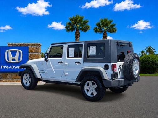 Bright White Clearcoat 2013 Jeep Wrangler Unlimited Sport
