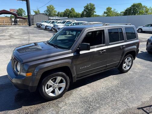 Gray 2017 Jeep Patriot Latitude