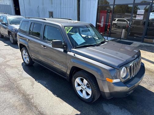 Gray 2017 Jeep Patriot Latitude