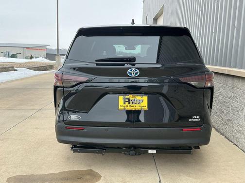 2023 Toyota Sienna XLE