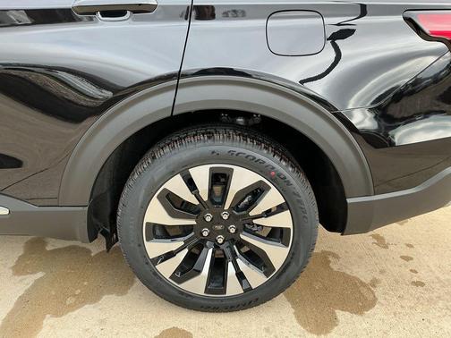 Agate Black Metallic 2026 Ford Explorer Platinum