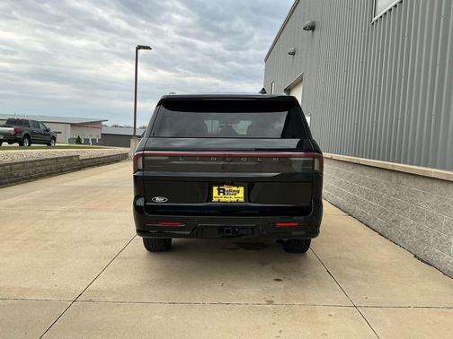 Black Metallic 2025 Lincoln Navigator Reserve